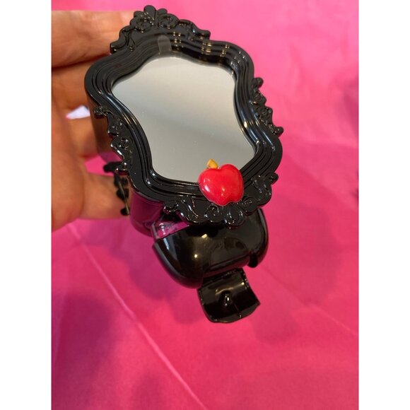 Bath & Body Works Evil Queen Light Up Mirror Pocketbac Holder Hand Sanitizer Gel - Picture 8 of 10